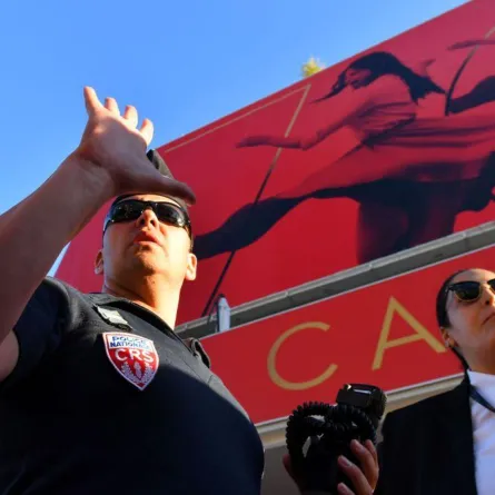 إلغاء عرض فيلم Redoubtable في مهرجان كان السينمائي بعد الإشتباه بوجود قنبلة!