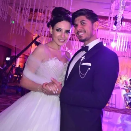 بالصور:زفاف المطربة ساندي والمخرج حازم كتانة