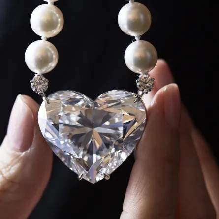 ماسة استثنائية على شكل قلب تباع بـ 15 مليون دولار