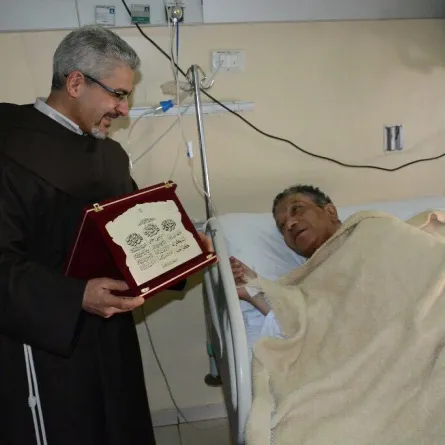 بالفيديو: محمد شرف يبكي بعد أزمته الصحيّة، ويكشف قائمة النجوم المتبرّعين لعلاجه