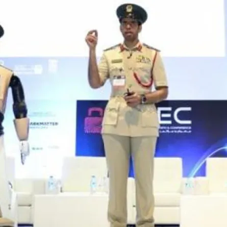 انضمام أول شرطي آلي ذكي في العالم لكوادر شرطة دبي