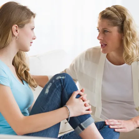 11 خطوة تعلمك تهيئة ابنتك لمرحلة البلوغ