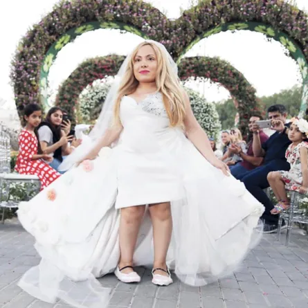 بالصور.. عرض أزياء مميز لقصار القامة في دبي