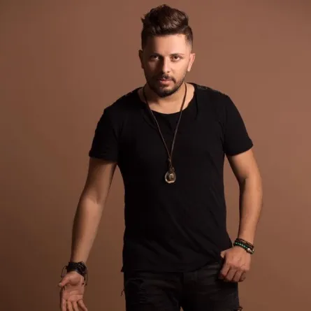 ما سر التراشق بين أسماء لمنور وحاتم عمور ؟