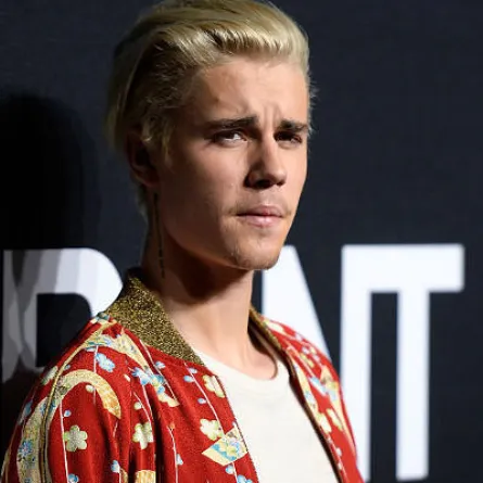 هل يُلغي جاستين بيبر حفلاته في بريطانيا؟