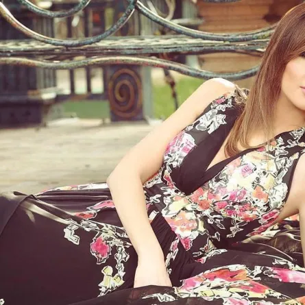 وفاء كيلاني تسحر تيم حسن بأناقتها