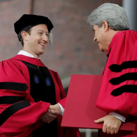 دكتوراه فخرية في القانون لـ مارك زوكربيرغ من جامعة هارفارد