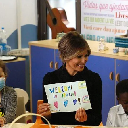 رسالة بخط ميلانيا ترامب تكشف شخصيتها... هذا ما قالته المتخصصة شيلا كورتز!