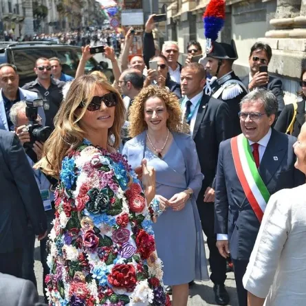 ميلانيا ترامب ترتدي سترة بسعر خيالي.. فكم بلغ ثمنها؟