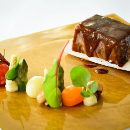 بوفيه إفطار على الطراز العثماني في فندق ريكسوس النخلة دبي