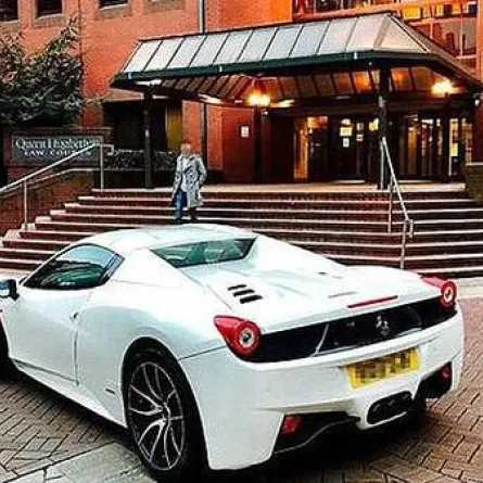 لهذا السبب دمرت الشرطة سيارة الفيراري الثمينة !