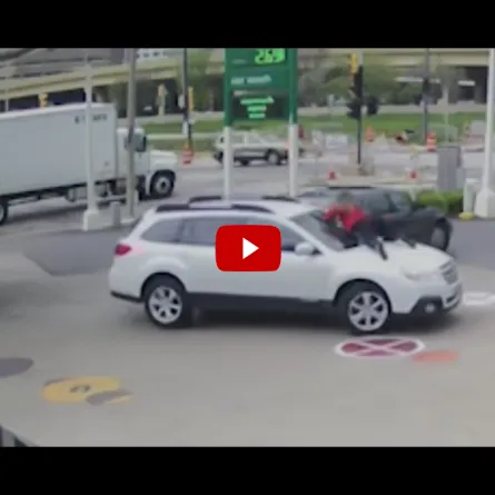 بالفيديو: هكذا منعت هذه الفتاة سرقة سيارتها