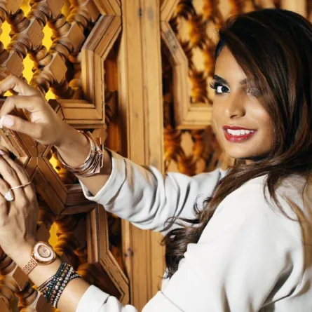 إطلالة رمضانية بتوقيع مجوهرات سواروفسكي 