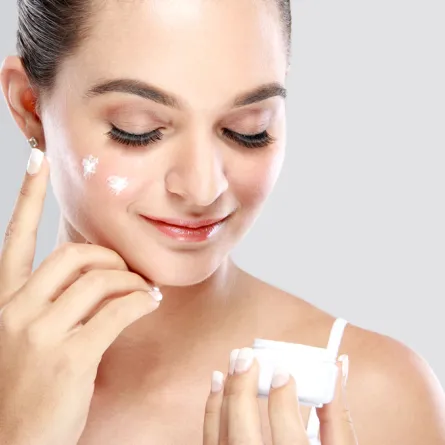 فوائد صادمة للطين الأبيض على البشرة