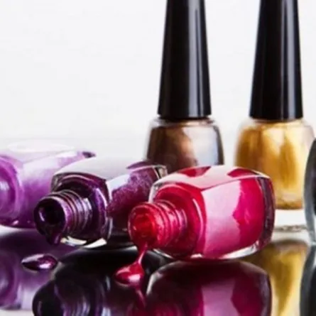 المانيكير والماسكارا يزيدان خطر الإصابة بسرطان الثدي