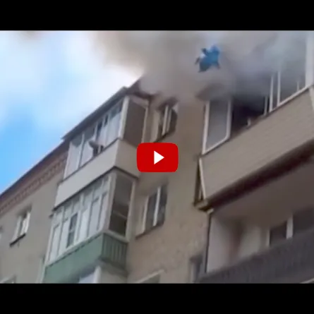 أبٌ يلقي طفليه من الطَّابق الخامس