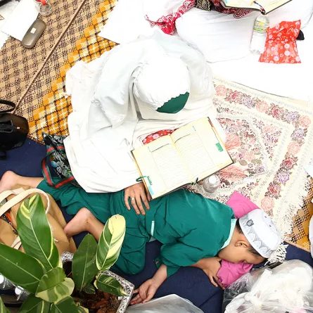 حكم اصطحاب الأبناء لصلاة التراويح وتسببهم بضوضاء