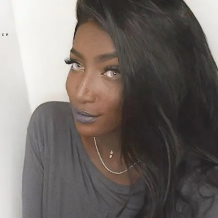 أول مدونة فيديو سعوديّة سمراء