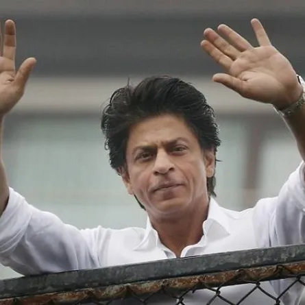 ما حقيقة وفاة شاروخان في تحطّم طائرة فرنسية؟