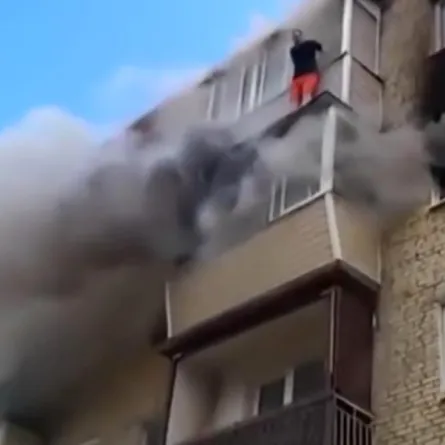 بالفيديو: رمى طفليه من الطَّابق الخامس..والسبب!!