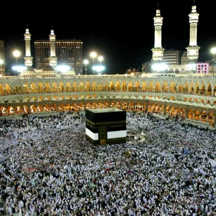 غالبية السعوديين يؤدون العمرة في رمضان
