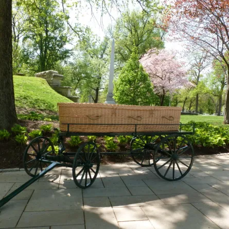 شاب يُخرِج جثة أخيه من قبره ليتنزه معه!