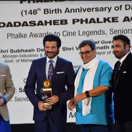 أنيل كابور يفوز بجائزة أيقونة الشباب