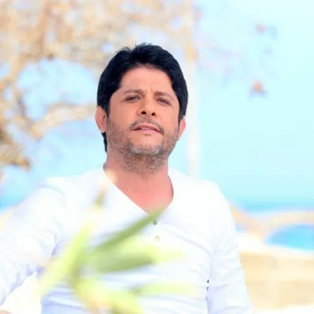 لغز إنفصال شقيق معين شريف عنه فنياً وعائلياً... هل الغرور هو السبب؟