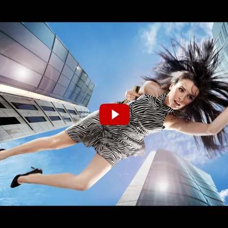 بالفيديو.. سقوط فتاة من الطابق التاسع!