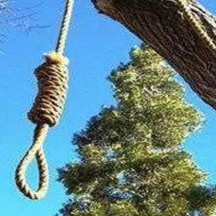 انتحر أمام منزل زوج والدته الجديد