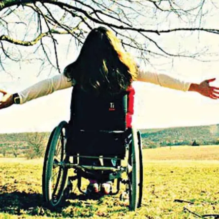 مركز الملك سلمان لأبحاث الإعاقة يبتعث 135 معاقاً