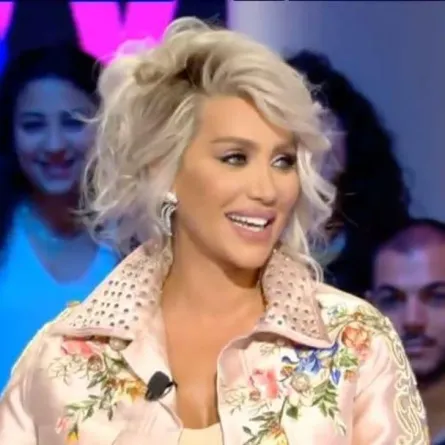 بالفيديو: مايا دياب تطلق الرصاص الحي من سلاح حربي