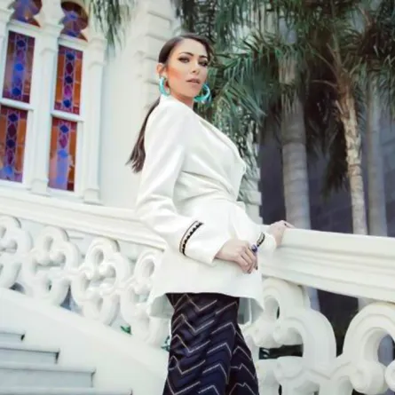 دانييلا رحمة وفن ارتداء الـ ملابس الكلاسيكية