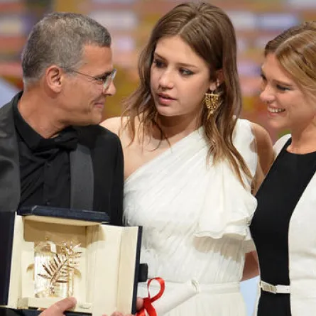 مخرج فرنسي تونسي يبيع سعفة ذهبية فاز بها في مهرجان كان.. ما السبب؟