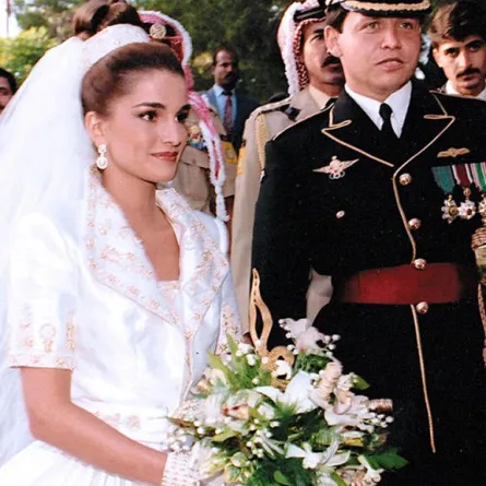 الملكة رانيا تشارك الأردنيين صورة مع الملك عبد الله بذكرى زواجهما