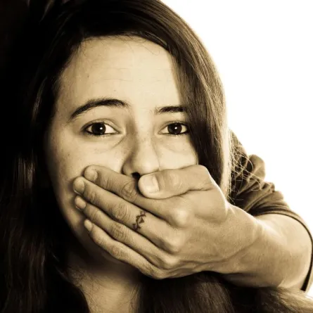 القبض على شخصين اختطفا سيدة في الرياض