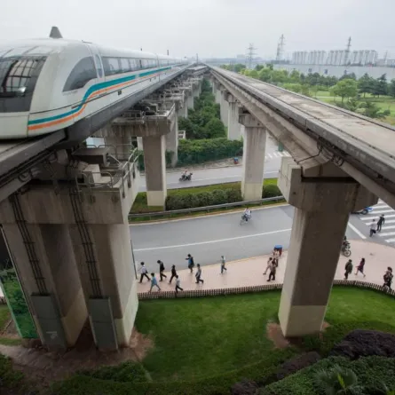 بكين تختبر أول قطار على وسادة مغناطيسية