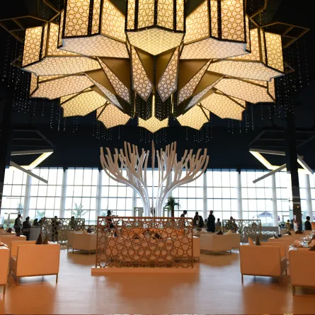 خيمة رمضانية على شاطئ قصر الإمارات