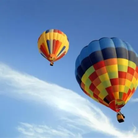 بالفيديو.. لحظات مروعة لسقوط منطاد من ارتفاع 50 قدماً