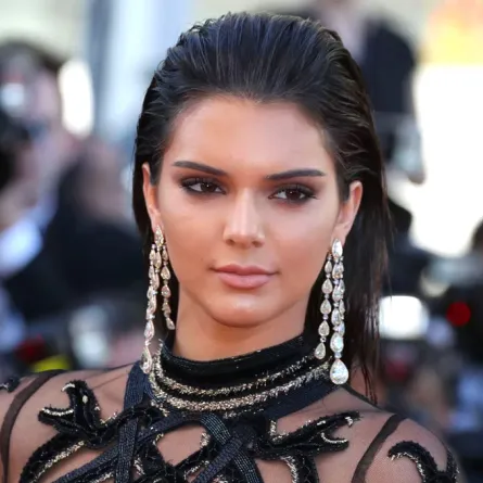 ألوان فاتحة و"ديكورات" غير تقليديّة بمنزل كيندال جينر المعروض للبيع  