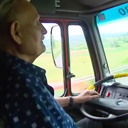 ثمانيني يرفض التّقاعد من مهنته الشّاقّة.. لماذا؟