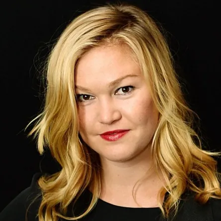 جوليا ستايلز حامل بطفلها الأول