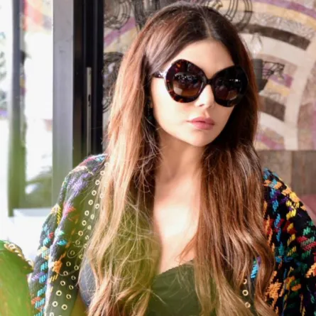 هيفاء وهبي تستجم بعد مسلسل الحرباية باطلالة بتكلفة خيالية!