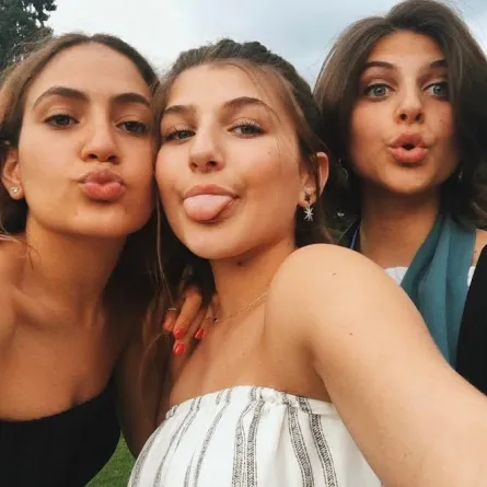 زينة عاشور تستبعد عمرو دياب من قائمة "الأحبة"