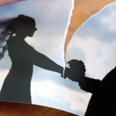 طردت حماتها الكفيفة وطلبت الخلع.. ماذا قال الزوج؟