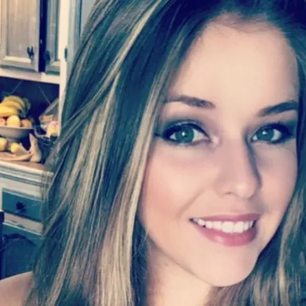 بالصور: تعرفوا على أفضل حفيدة لهذا العام