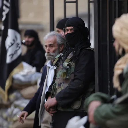 «غرابيب سود» يثير حفيظة الشارع الكويتي.. وبرلمانيون يطالبون بإتخاذ موقف