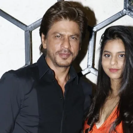 شاروخان يفتتح مطعمًا لزوجته.. وابنته تلفت الأنظار