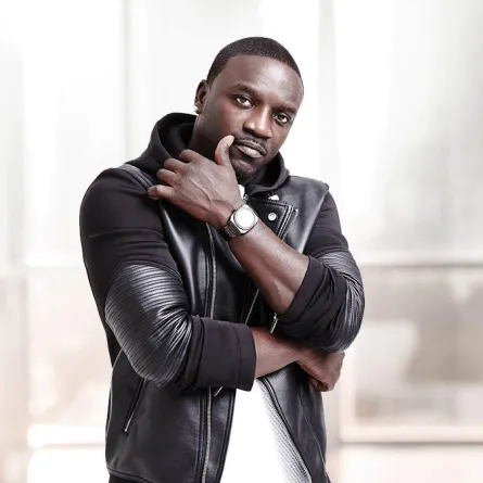 الأبيض نجم قصر إيكون