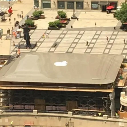 بالصور.. "أبل" تختار تصميماً غريباً لسطح متجرها في شيكاغو